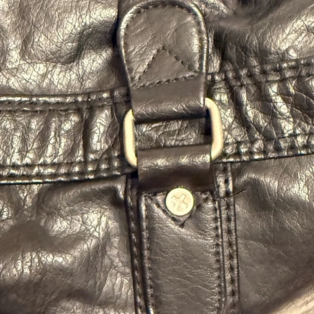 Concourse Leather Duffel Travel Bag Approximately 21x11x10 Removable Strap